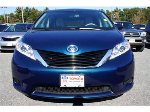 Toyota Sienna 2011 photo 5