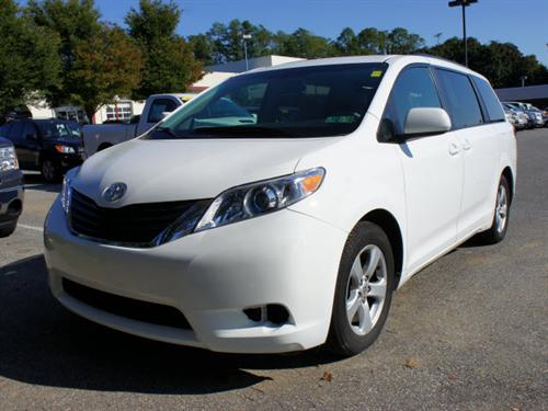 Toyota Sienna 2011 photo 5