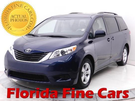 Toyota Sienna 2011 photo 1