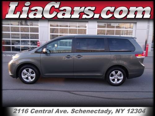 Toyota Sienna 2011 photo 4