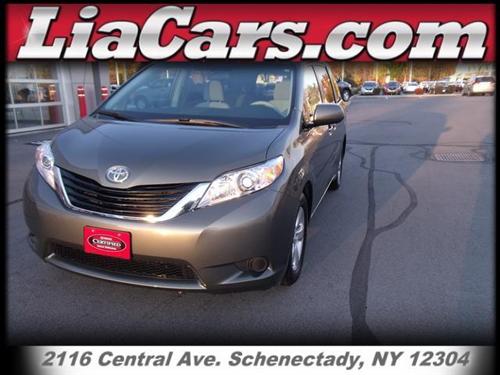 Toyota Sienna 2011 photo 5