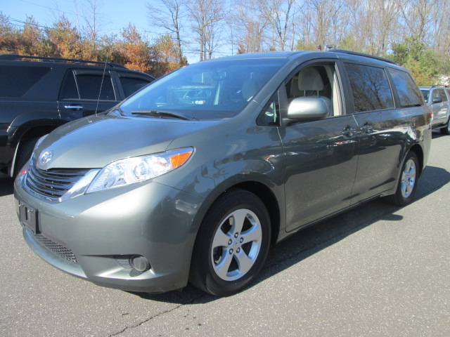 Toyota Sienna SLE --z71 Pkg Unspecified
