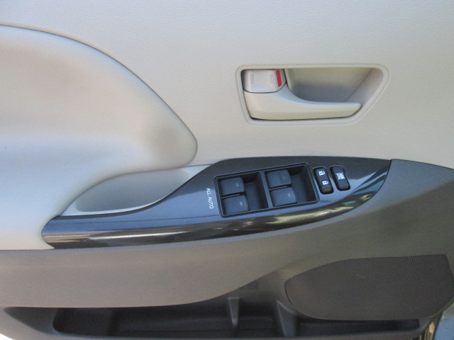 Toyota Sienna 2011 photo 5