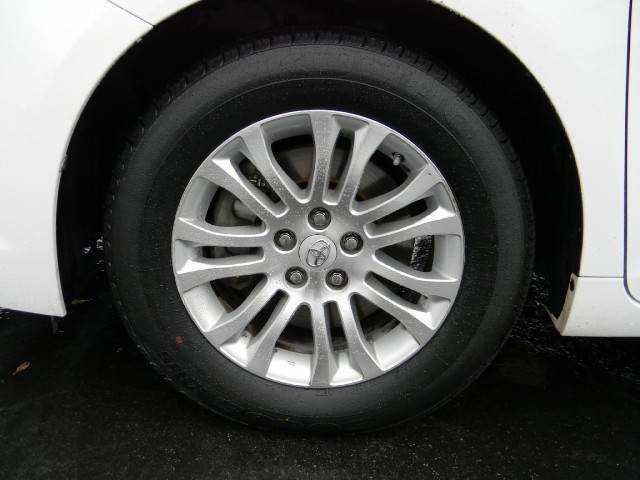 Toyota Sienna 2011 photo 5