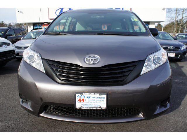 Toyota Sienna 2011 photo 5