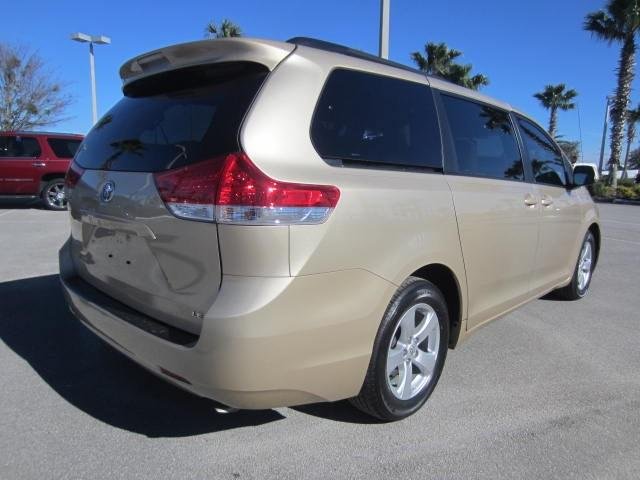 Toyota Sienna 2011 photo 4