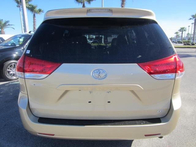 Toyota Sienna 2011 photo 5