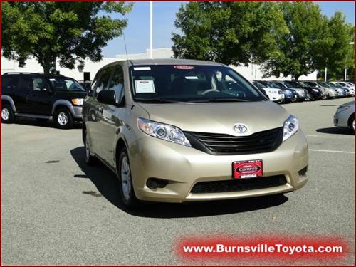Toyota Sienna 2011 photo 2