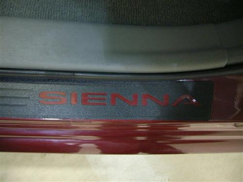 Toyota Sienna 2011 photo 1