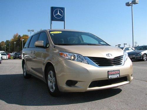 Toyota Sienna 2011 photo 2