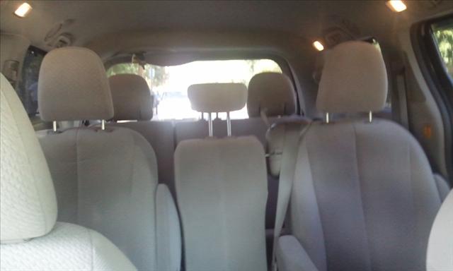 Toyota Sienna 2011 photo 1