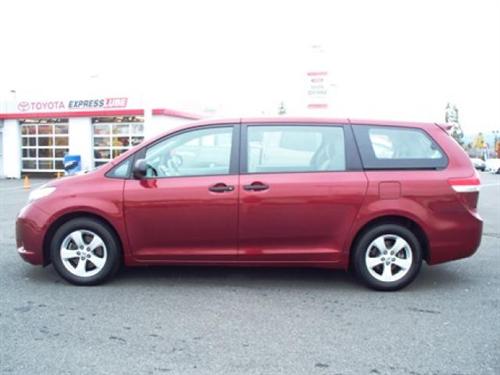 Toyota Sienna 2011 photo 1