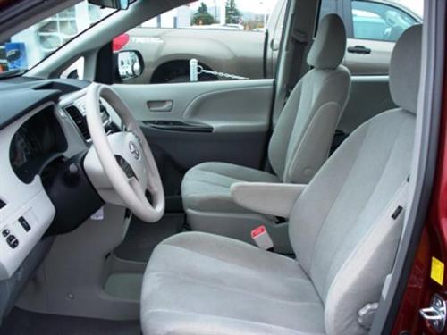 Toyota Sienna 2011 photo 5