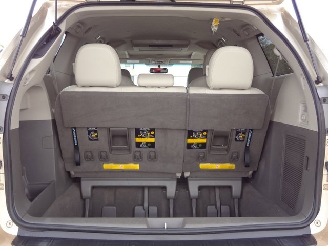 Toyota Sienna 2011 photo 5