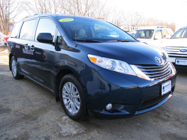 Toyota Sienna 2011 photo 4