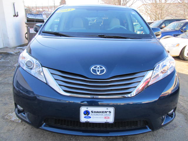 Toyota Sienna 2011 photo 5