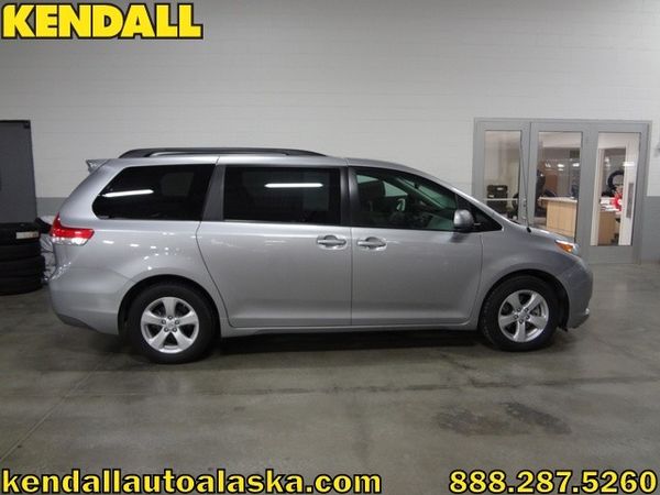Toyota Sienna 2011 photo 4