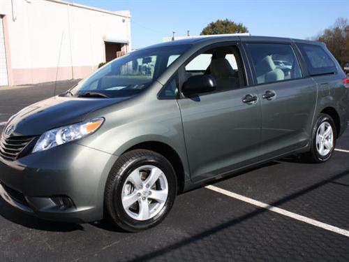Toyota Sienna 2011 photo 1