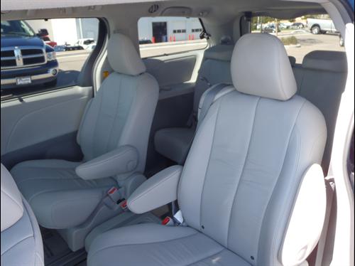 Toyota Sienna 2011 photo 1