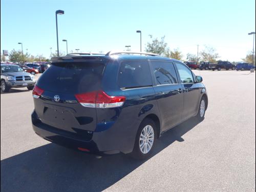 Toyota Sienna 2011 photo 5