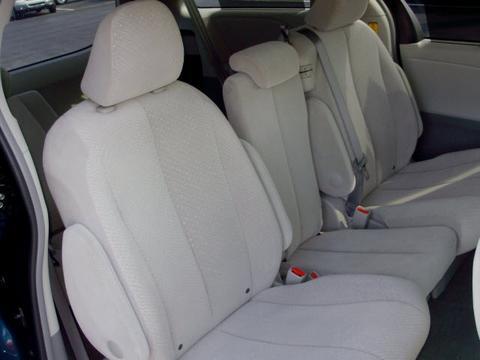 Toyota Sienna 2011 photo 1
