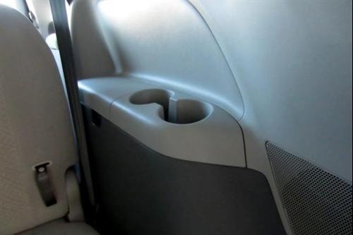 Toyota Sienna 2011 photo 1