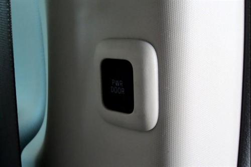 Toyota Sienna 2011 photo 2