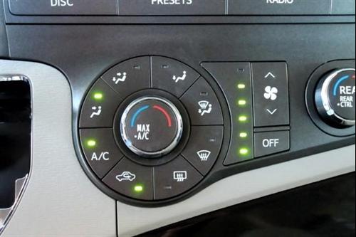 Toyota Sienna 2011 photo 4