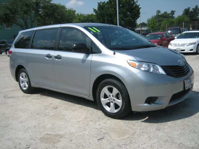 Toyota Sienna Base MiniVan