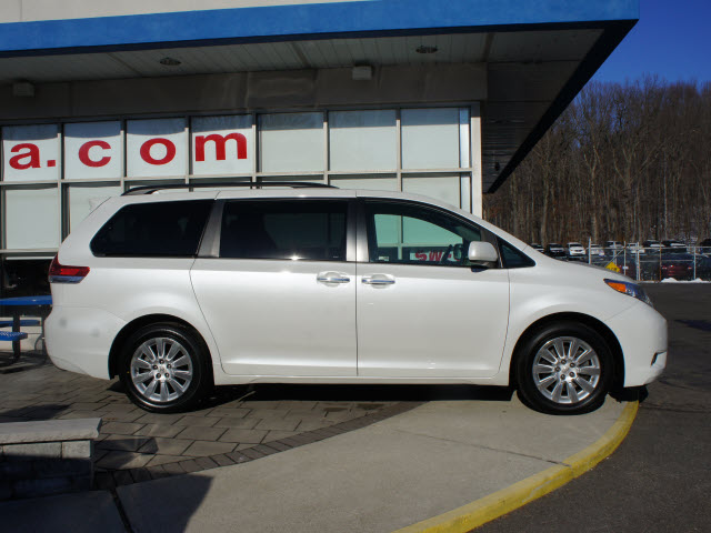 Toyota Sienna SLE --z71 Pkg Unspecified