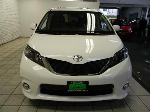 Toyota Sienna 2011 photo 1