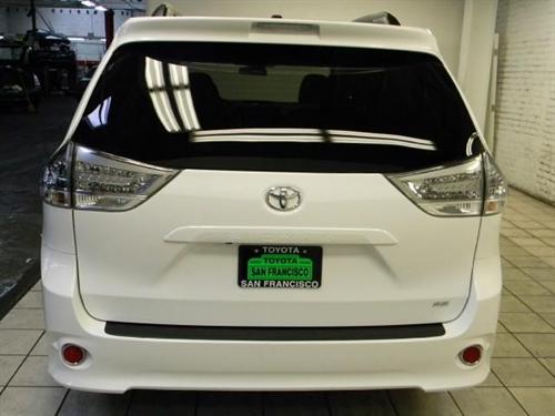 Toyota Sienna 2011 photo 2