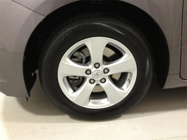 Toyota Sienna 2011 photo 4