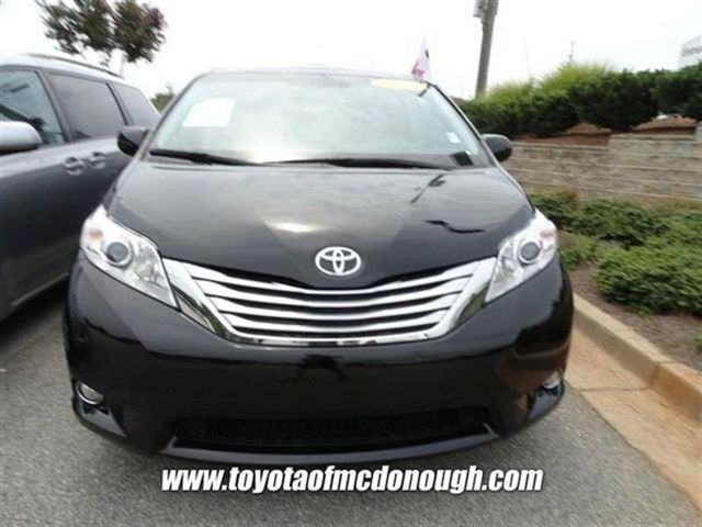 Toyota Sienna 2011 photo 1