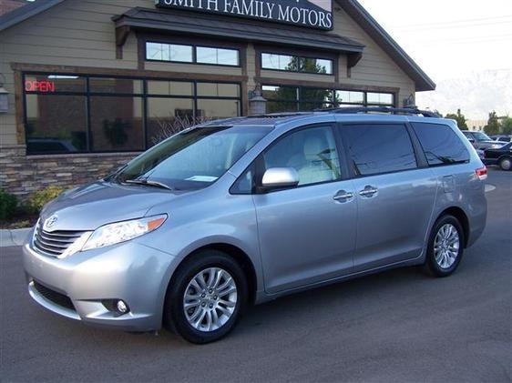 Toyota Sienna 2011 photo 1