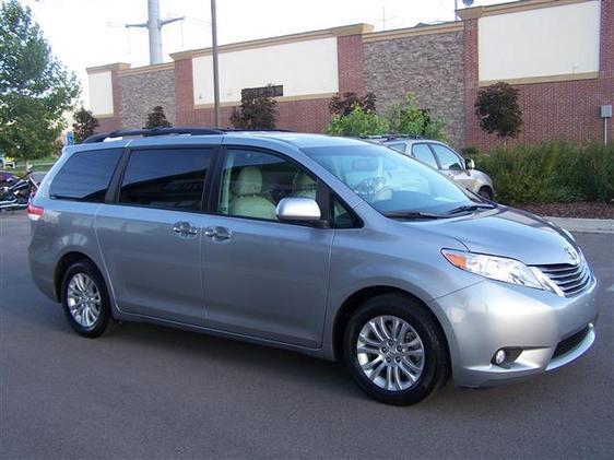 Toyota Sienna 2011 photo 4