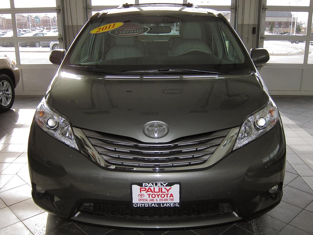 Toyota Sienna 2011 photo 3