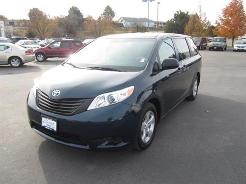 Toyota Sienna 2011 photo 2