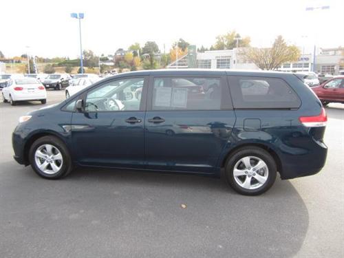 Toyota Sienna 2011 photo 3