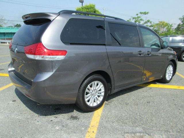 Toyota Sienna Super Clean SHOW ROOM MiniVan