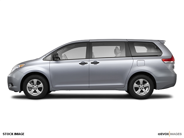 Toyota Sienna 2011 photo 2