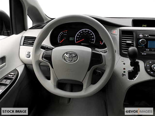 Toyota Sienna 2011 photo 3