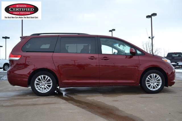 Toyota Sienna 2011 photo 3