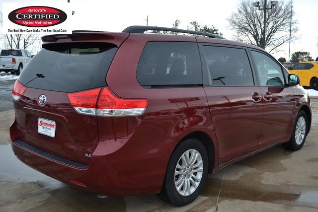 Toyota Sienna 2011 photo 4