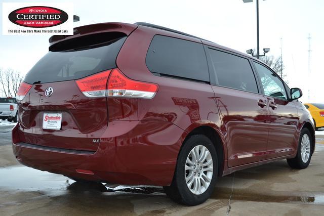 Toyota Sienna 2011 photo 5