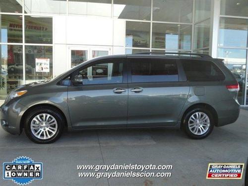 Toyota Sienna 2011 photo 1
