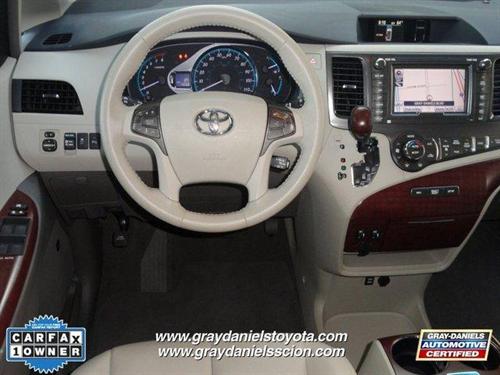 Toyota Sienna 2011 photo 4