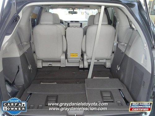 Toyota Sienna 2011 photo 5