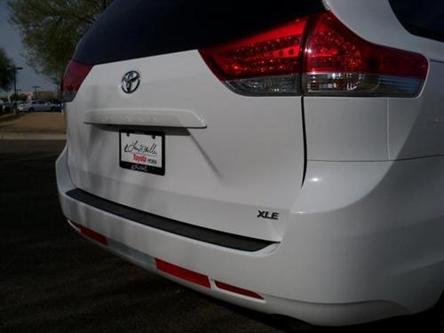 Toyota Sienna 2011 photo 2