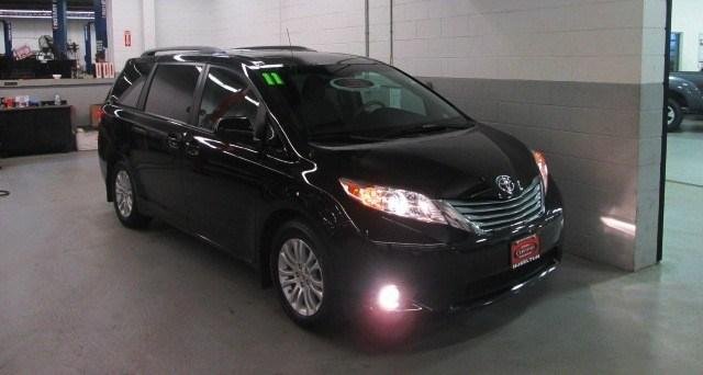 Toyota Sienna 2011 photo 1